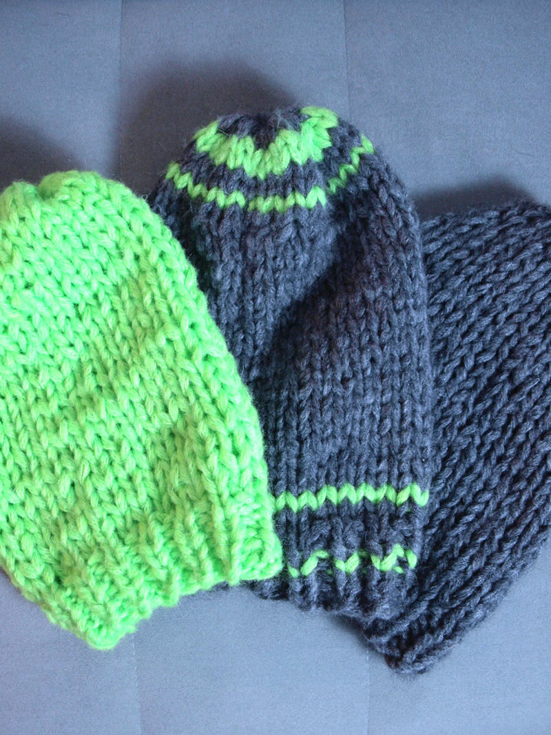 Dicke kuschelige Mütze für den Winter gestrickt in grau, neon grün und pink - Beemohr