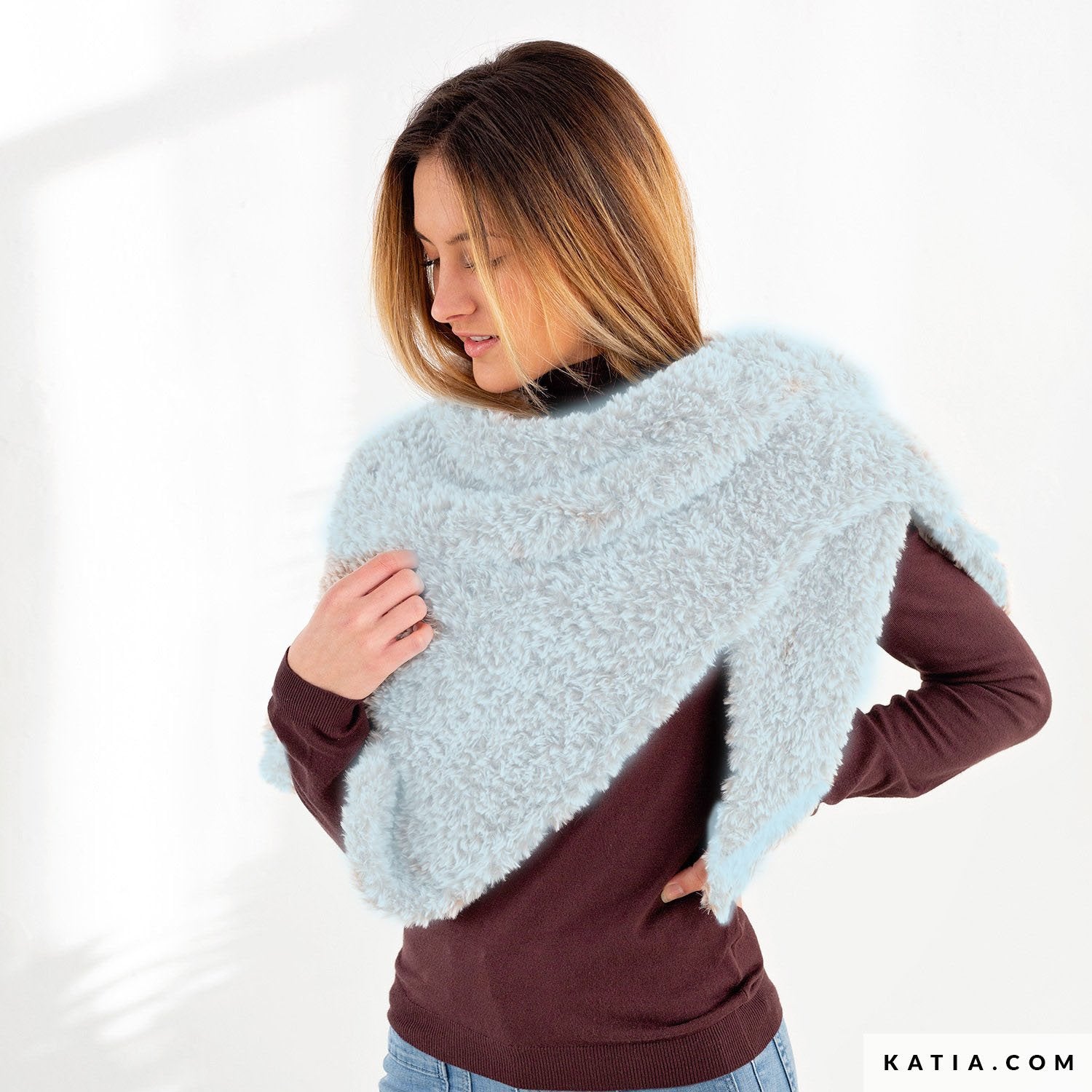 KNIT KIT: Flauschiges Tuch gestrickt aus Polar Fell Wolle super WEICH - Beemohr