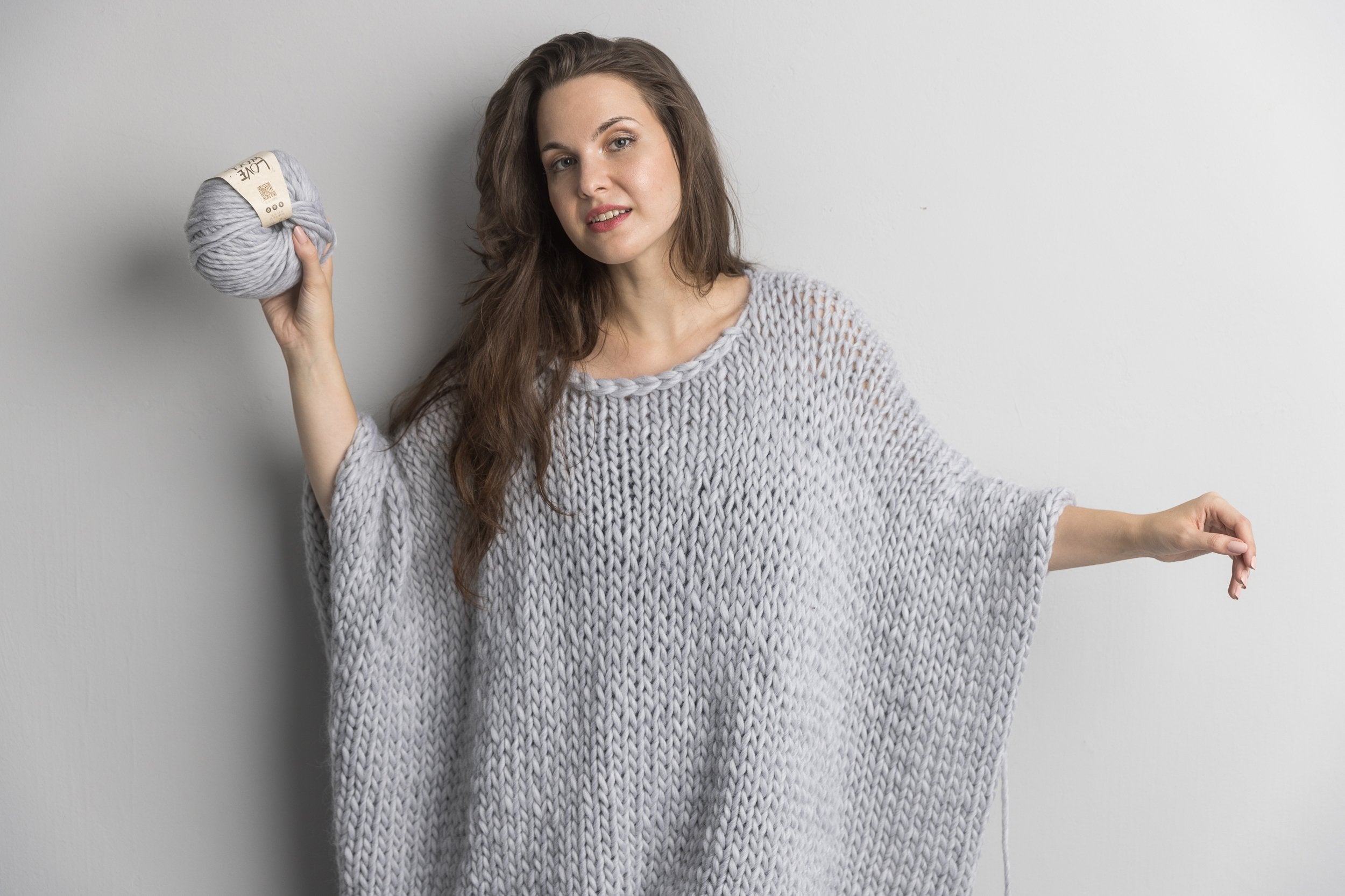 Knit Kit für einen coolen Poncho mit extra dicker Love Wool gestrickt - Beemohr