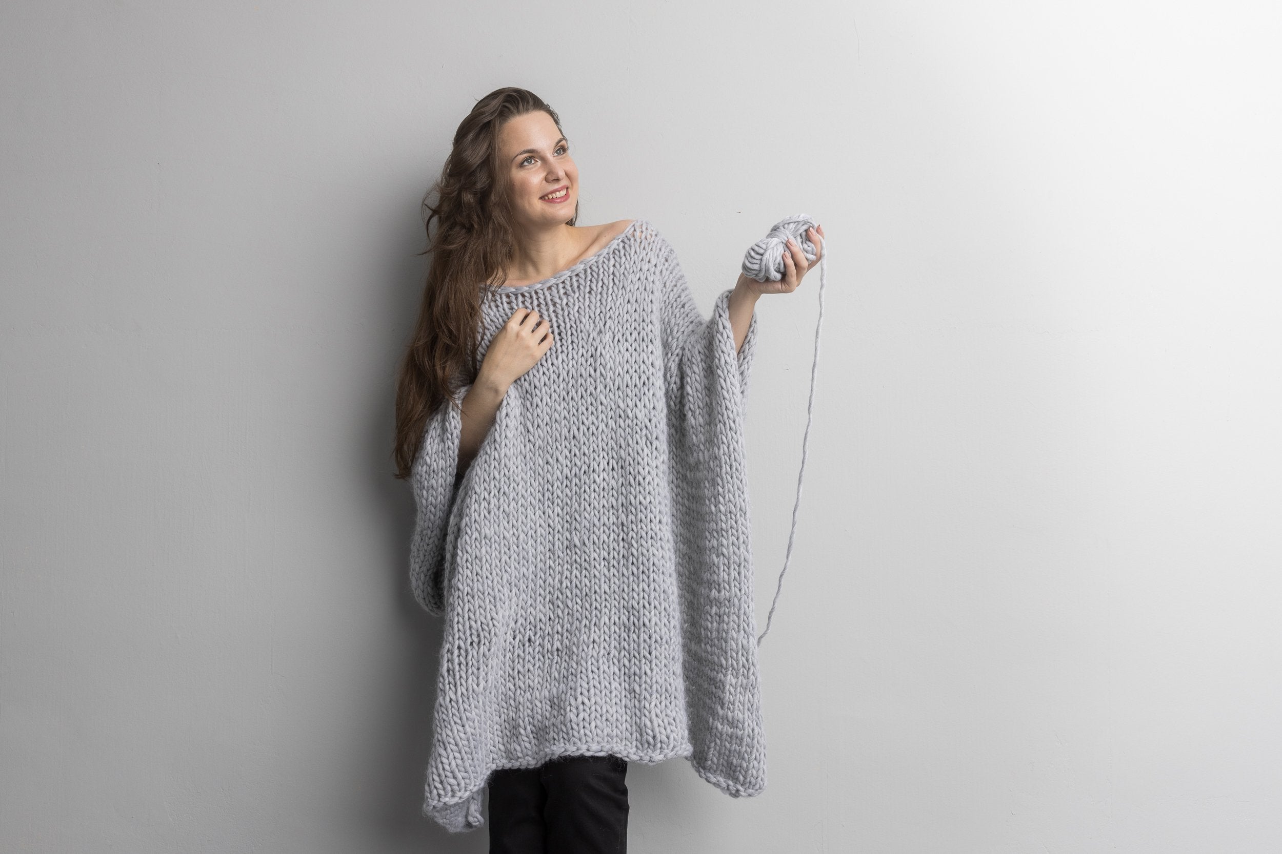 Knit Kit für einen coolen Poncho mit extra dicker Love Wool gestrickt - Beemohr