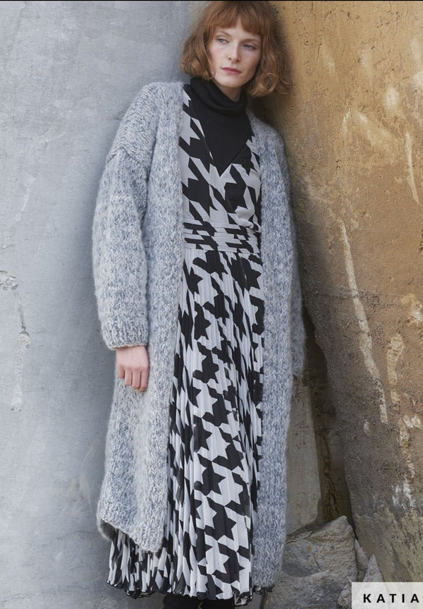 Lange Strickjacke mit Tribu Wolle von Katia stricken - Beemohr