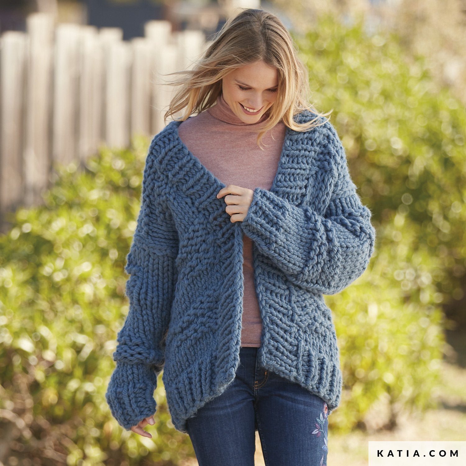 Strickbox: Strickjacke für Spaziergänge aus Tout de Suite - Beemohr