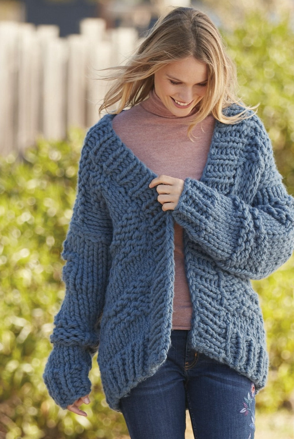 Super dicke Strickjacke aus Tout de Suite von Katia - Beemohr