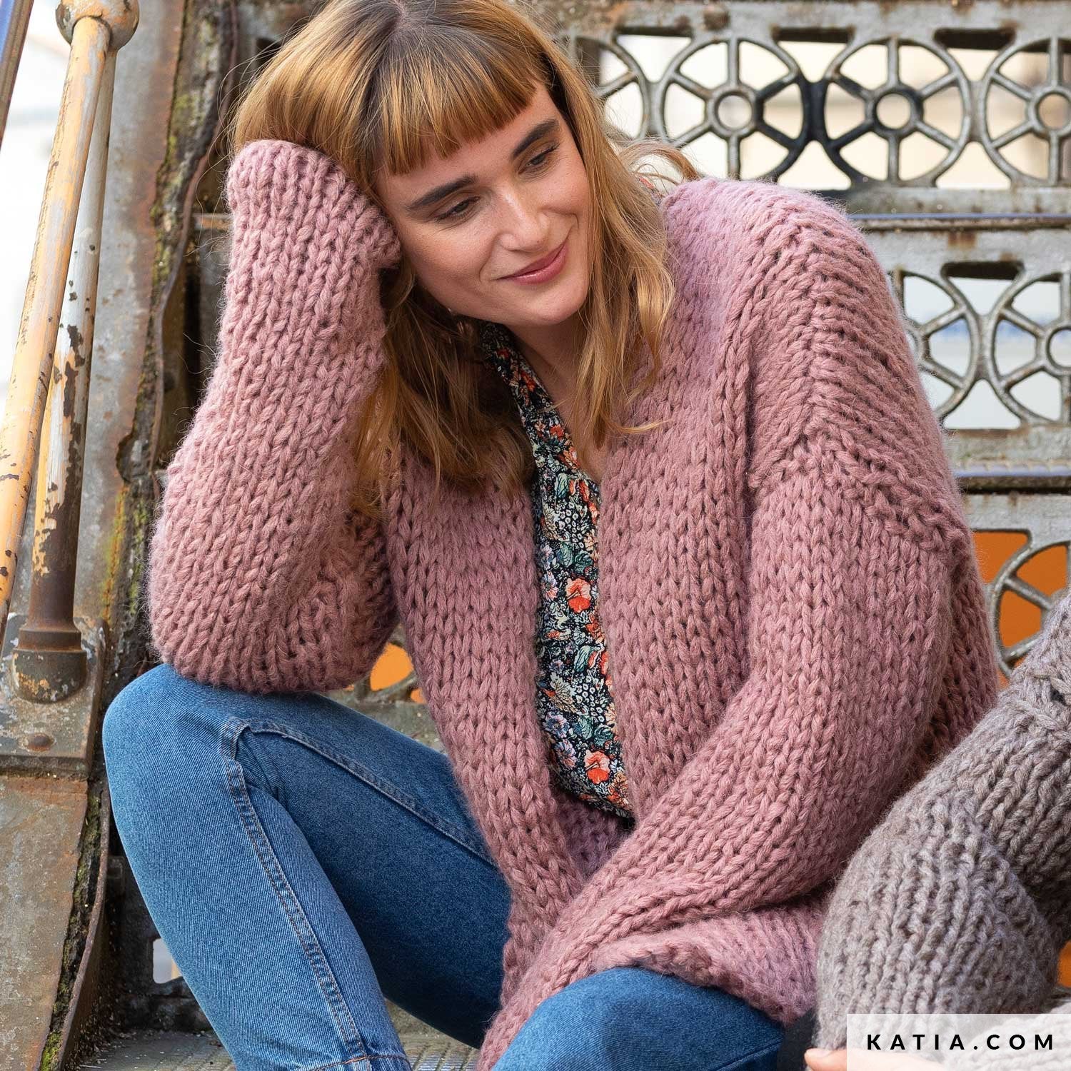 Strickbox: Strickjacke aus dicker Ingenious Big Wolle von Katia zum selber stricken - Beemohr