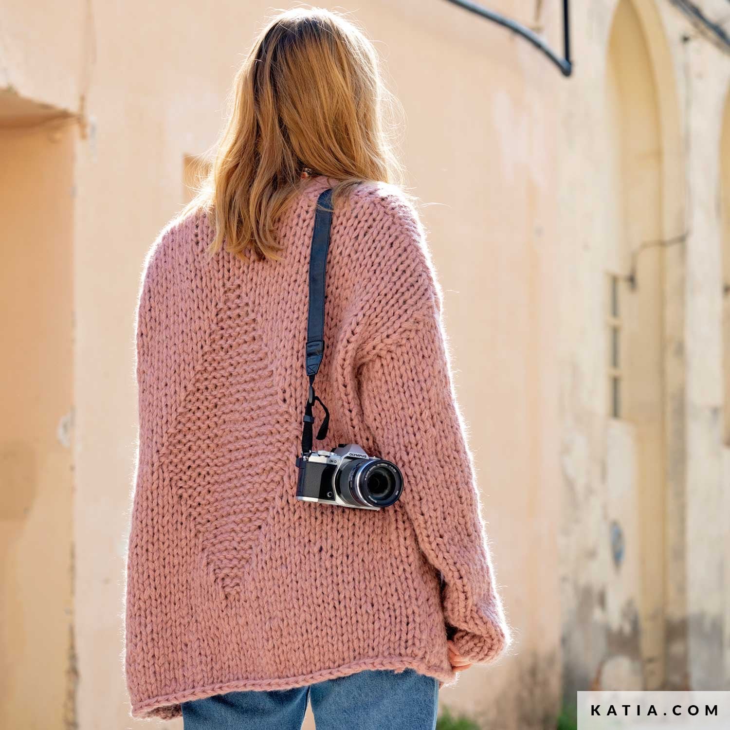 Strickbox: Strickjacke aus dicker Ingenious Big Wolle von Katia zum selber stricken - Beemohr