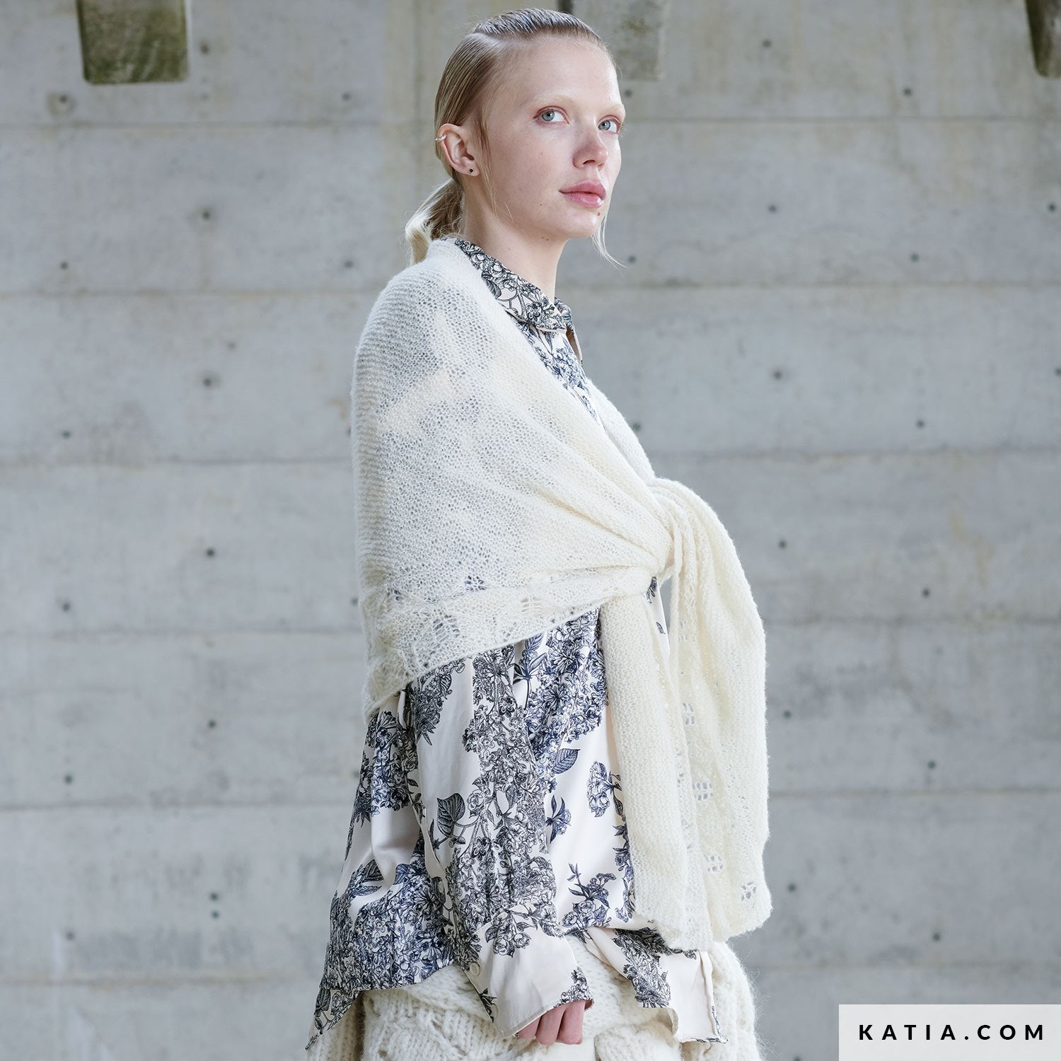 Stricken: Tuch in creme mit Atenea Wolle