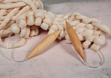 Strickanleitung für bunte Kissen aus dicker Wolle gestrickt - Beemohr