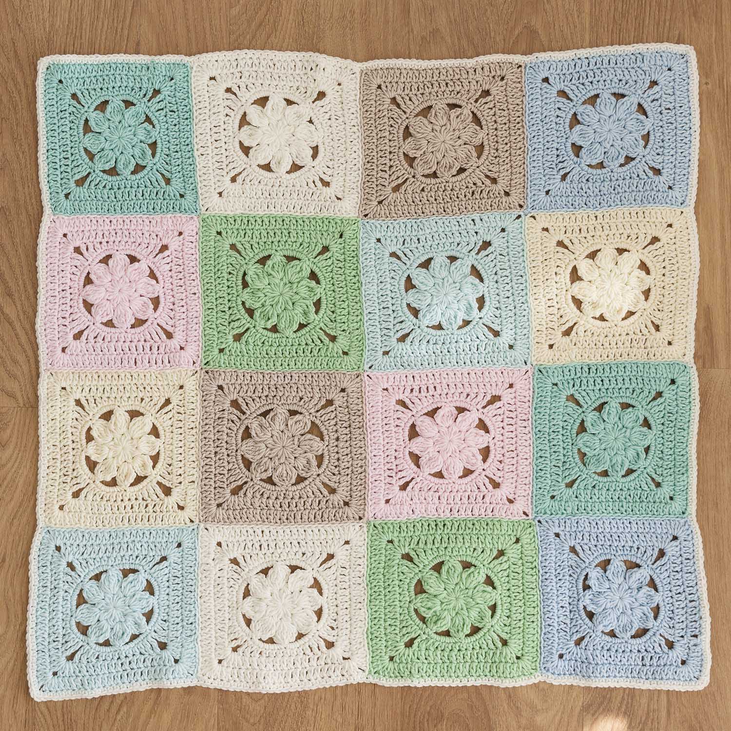 Box mit 16 Knäuel in 8 Farben und Plüschtier Bunny Blanket - Beemohr